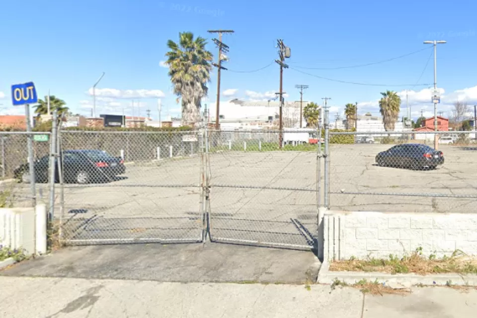 Google street view of empty parking lot in Los Angeles